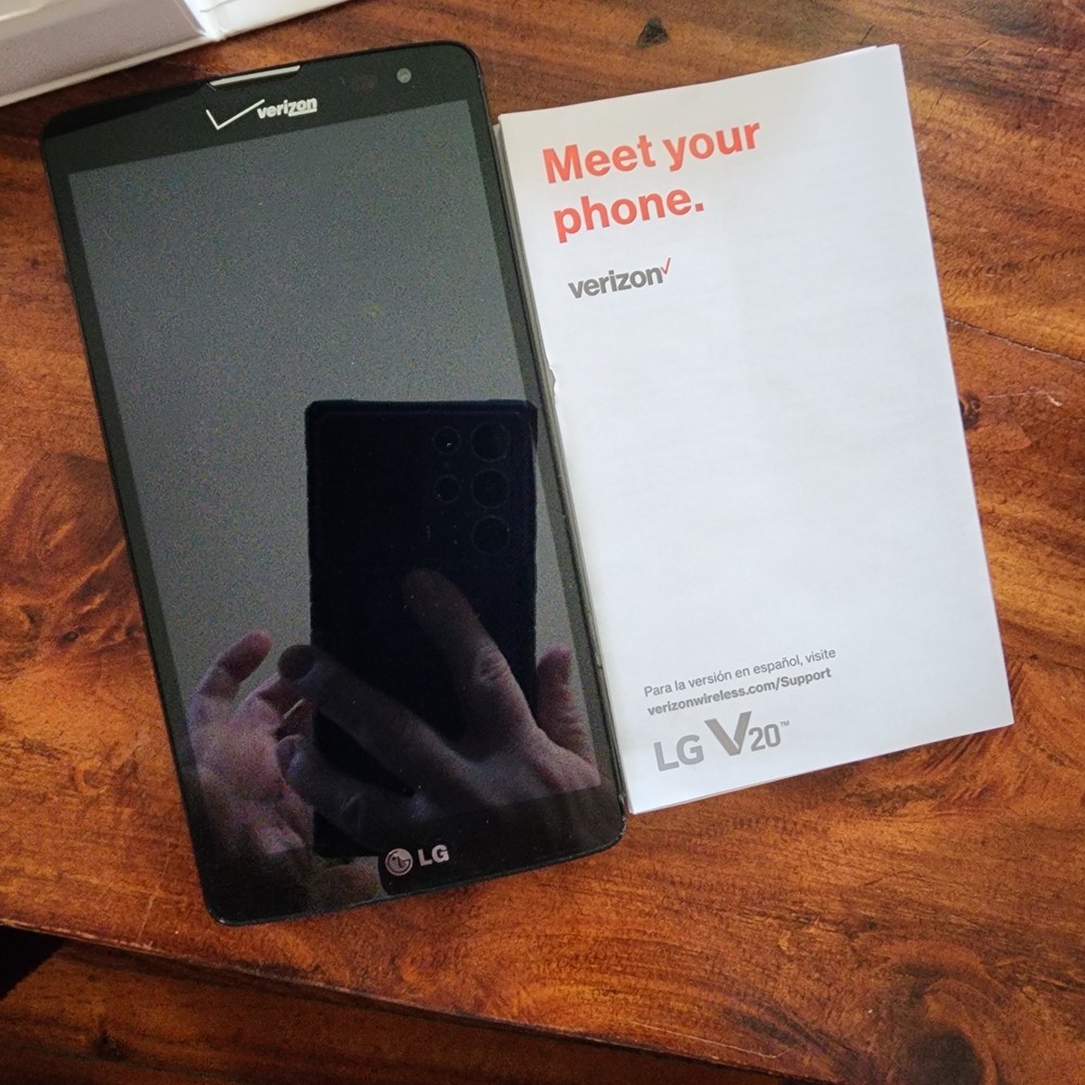 LG V20 Smartphone with Verizon Branding